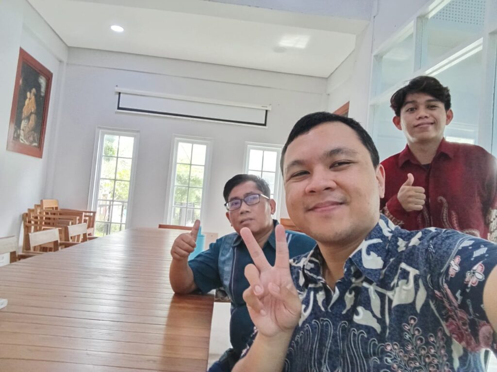Moses bertemu dengan pengurus KKA GAMA Moses bertemu dengan pengurus KKA GAMA